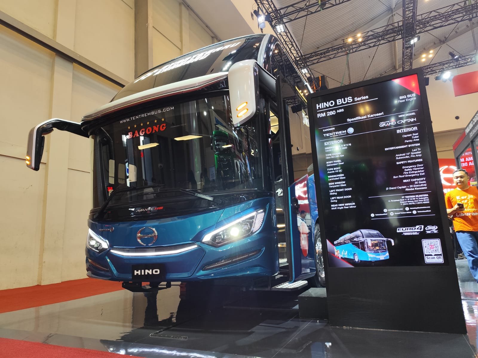 Hino Serahkan 35 Unit Bus RM 280 ABS ke Bagong Transport di GIIAS 2025