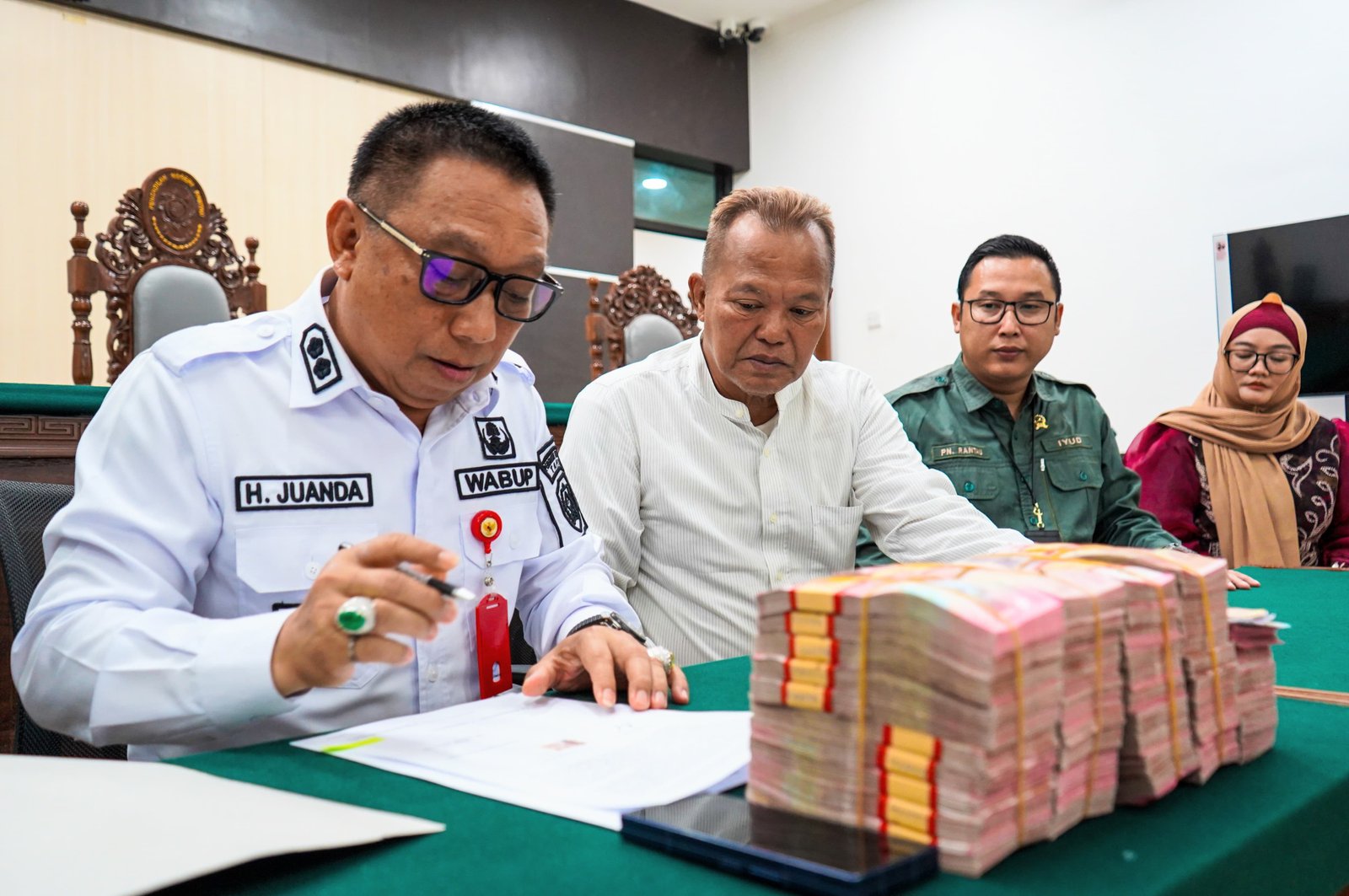 Berakhir Damai! Pemkab Tapin Bayar Pemanfaatan Tanah Terminal kepada Warga