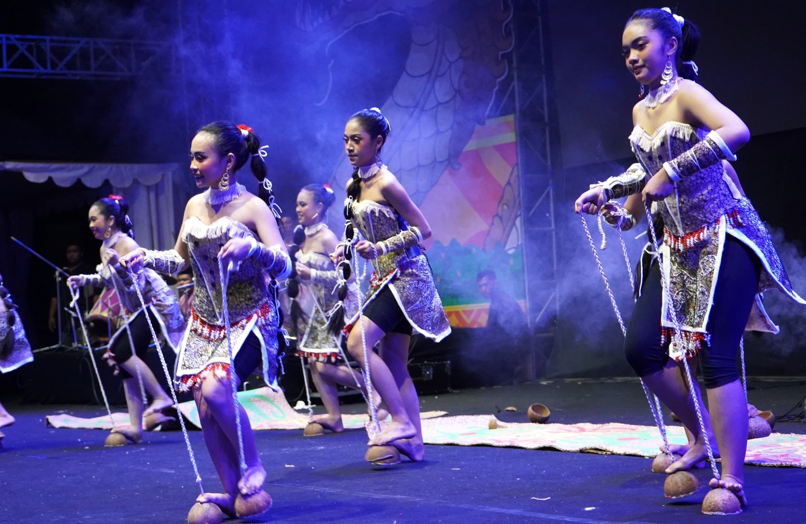 Tapin Art Suguhkan Khazanah Budaya Lewat Parade Tari Kalimantan