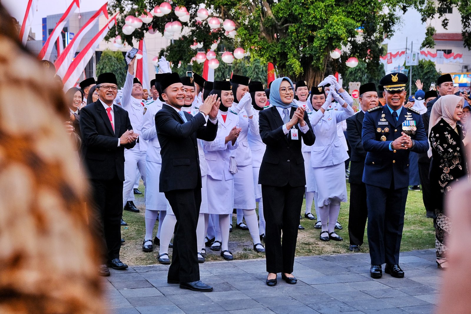 Upacara Penurunan Bendera HUT RI ke 80 Pemkot Solo Diwarnai Flashmob