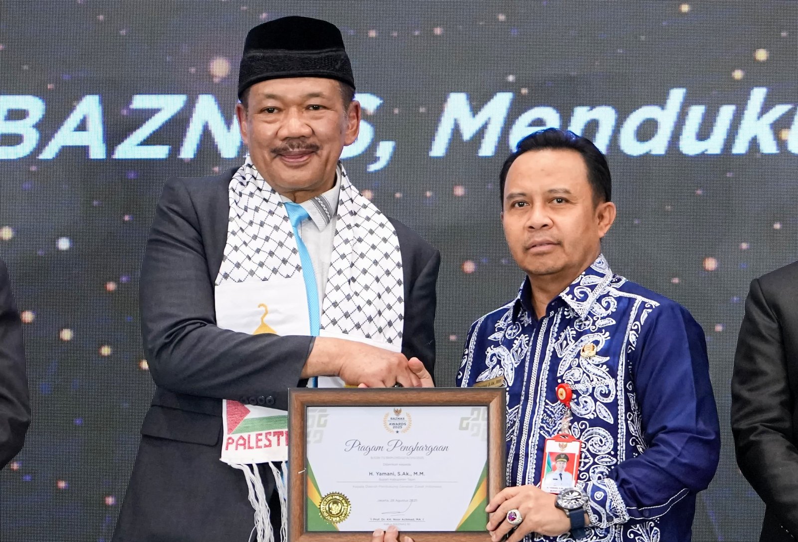 Bupati Tapin Yamani Terima Penghargaan BAZNAS Award 2025