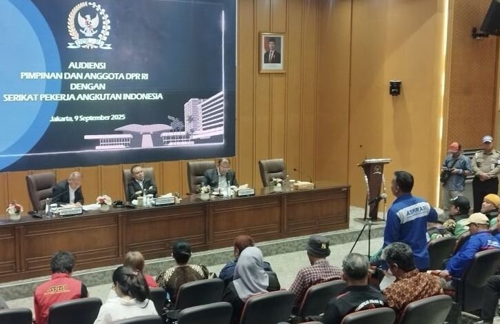 Serikat Ojol Mengadu ke Pimpinan DPR, Desak Prabowo Teken Perpres